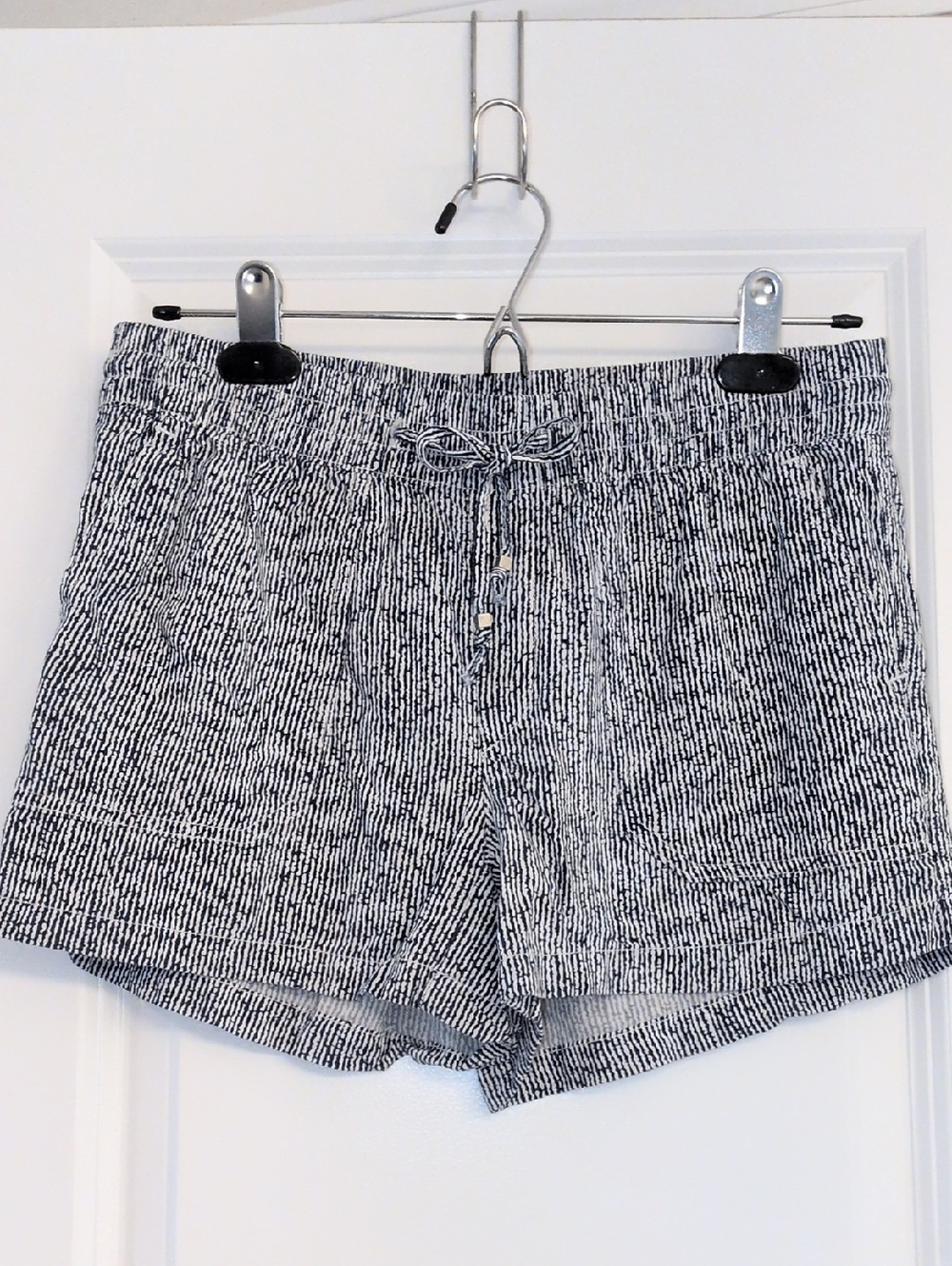 Banana Republic Navy & White Stripe Drawstring Shorts Size XS 100% Viscose